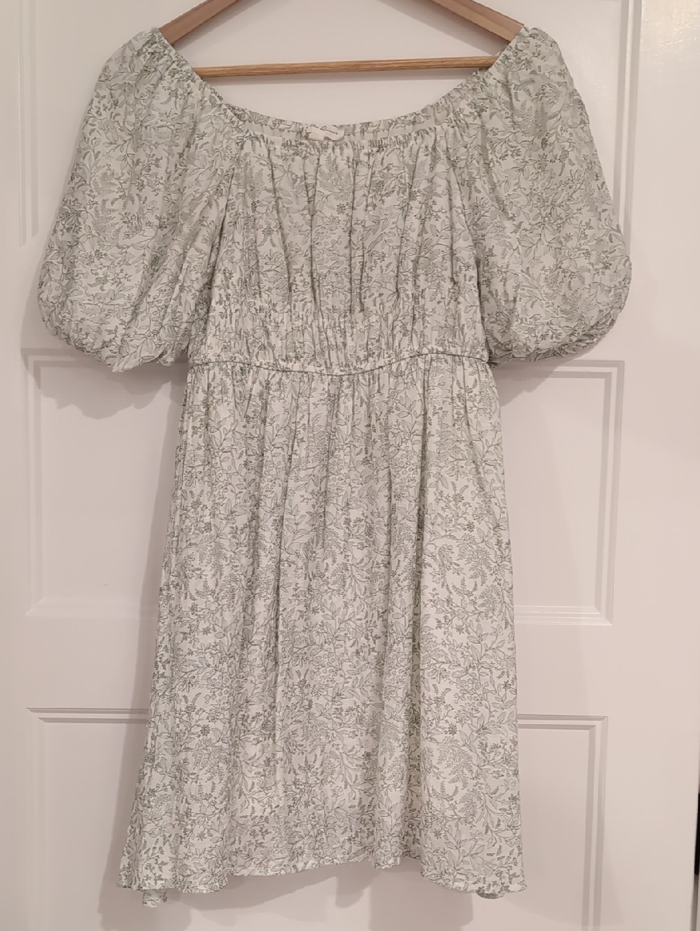 Light Green Floral Puff-Sleeve Midi Dress
